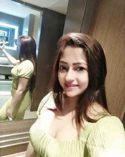 Esha Khan